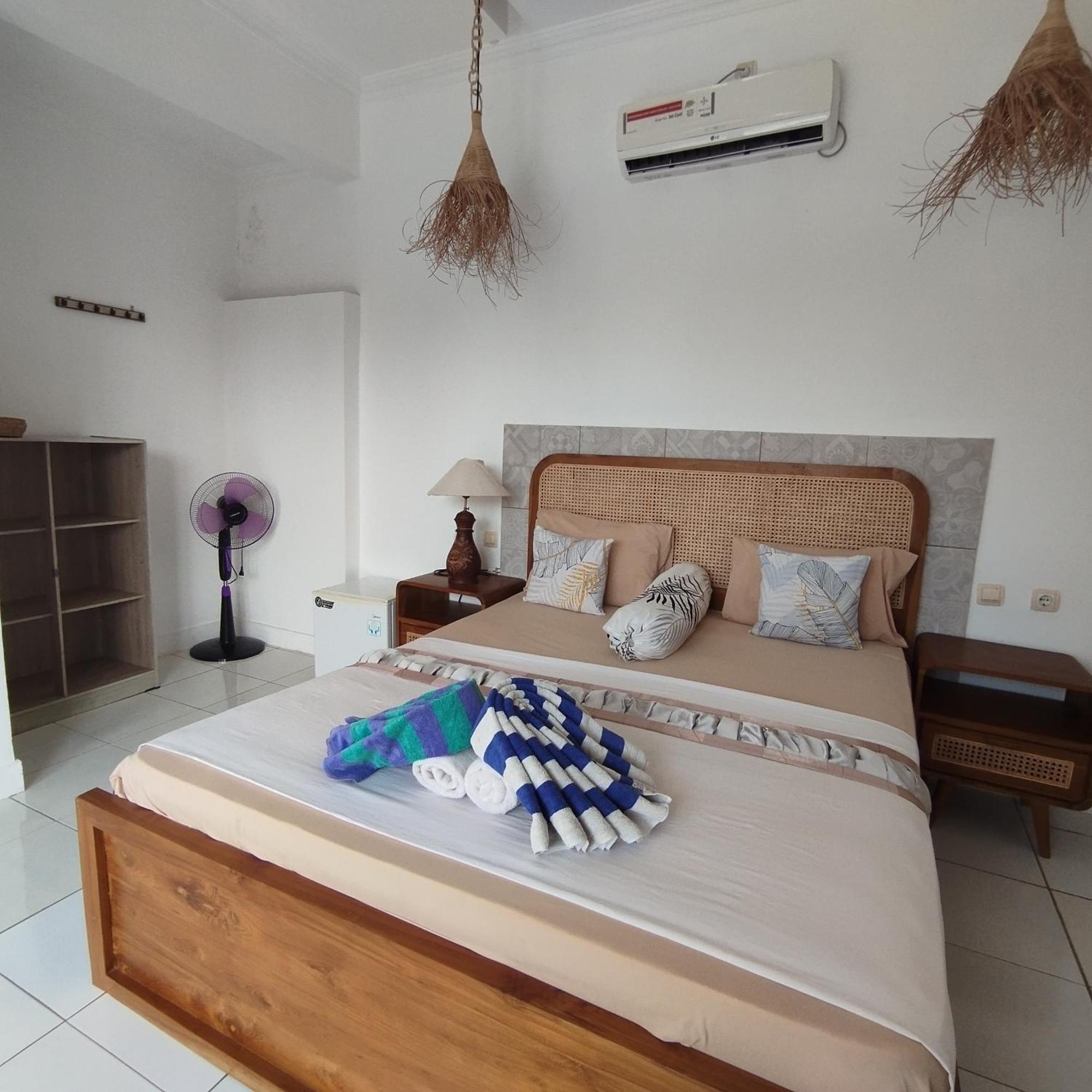 Palm Trees Villas Gili Air Exterior photo