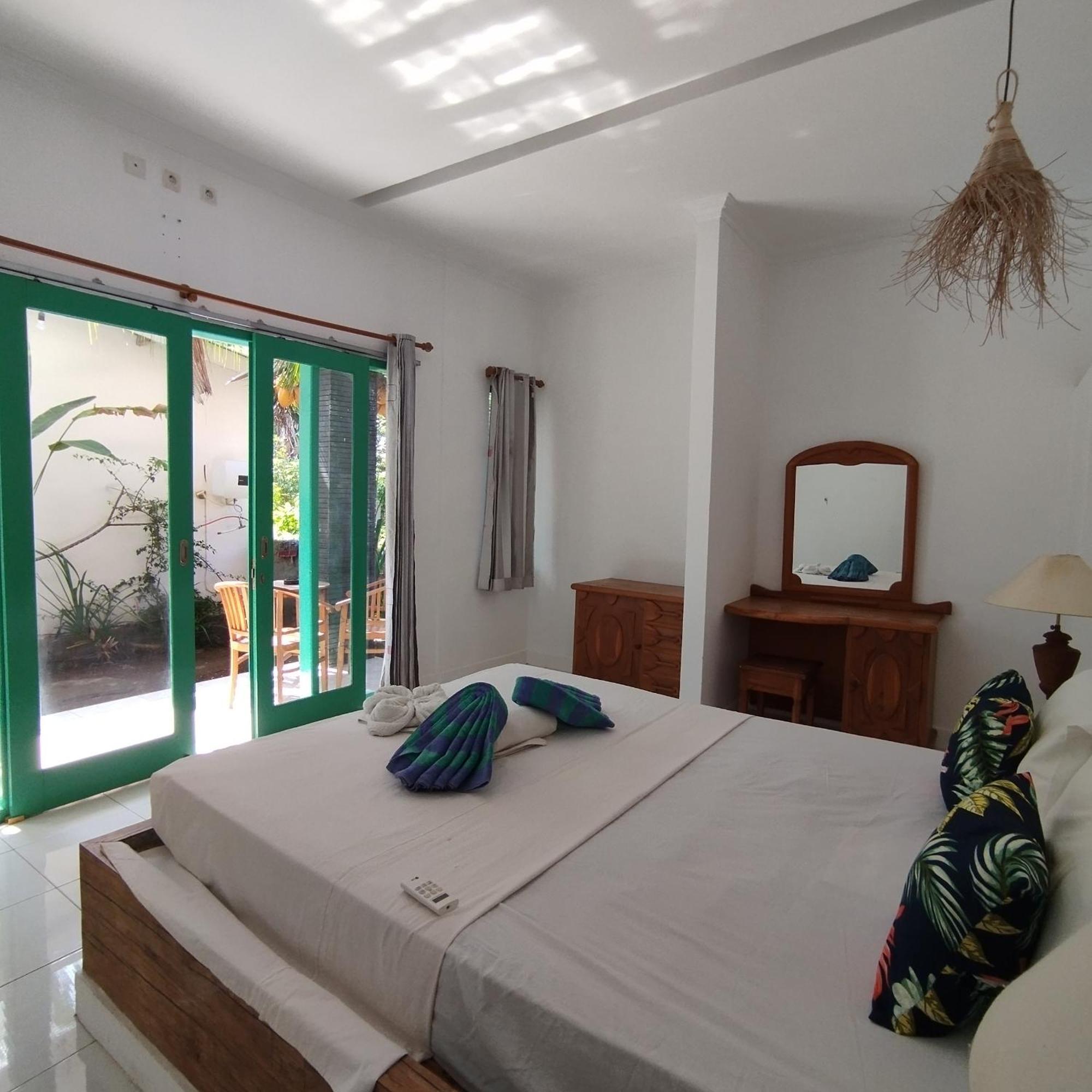 Palm Trees Villas Gili Air Room photo