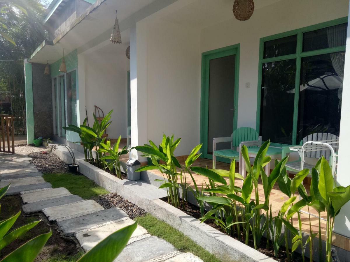 Palm Trees Villas Gili Air Exterior photo